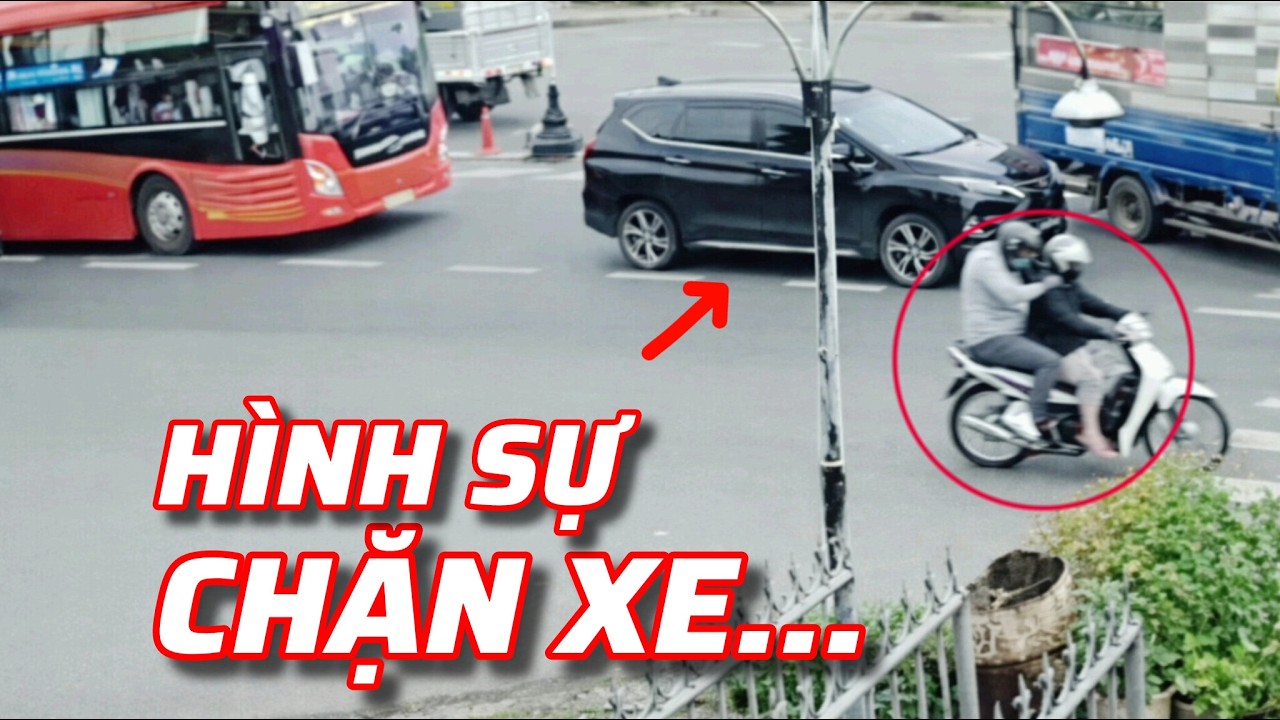 Khoảnh Khắc Hình Sự Phục Kích Chặn Xe Được Camera Ghi Lại