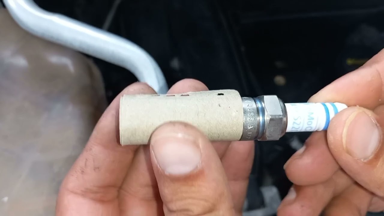 طريقة تغيير شمعات الاحتراق Ford Fiesta