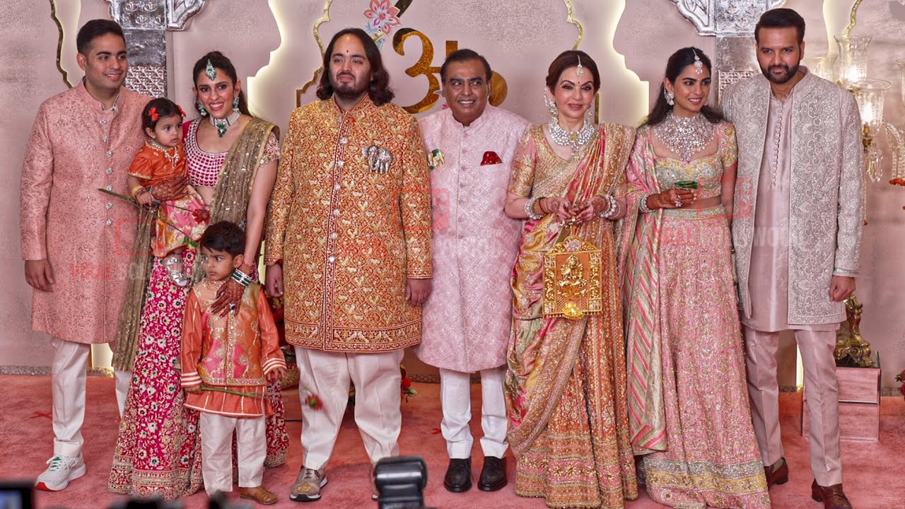 Ambani Family Cute Moment | Mukesh, Nita, Anant, Akash, Shloka, Isha, Kids | Anant-Radhika Wedding