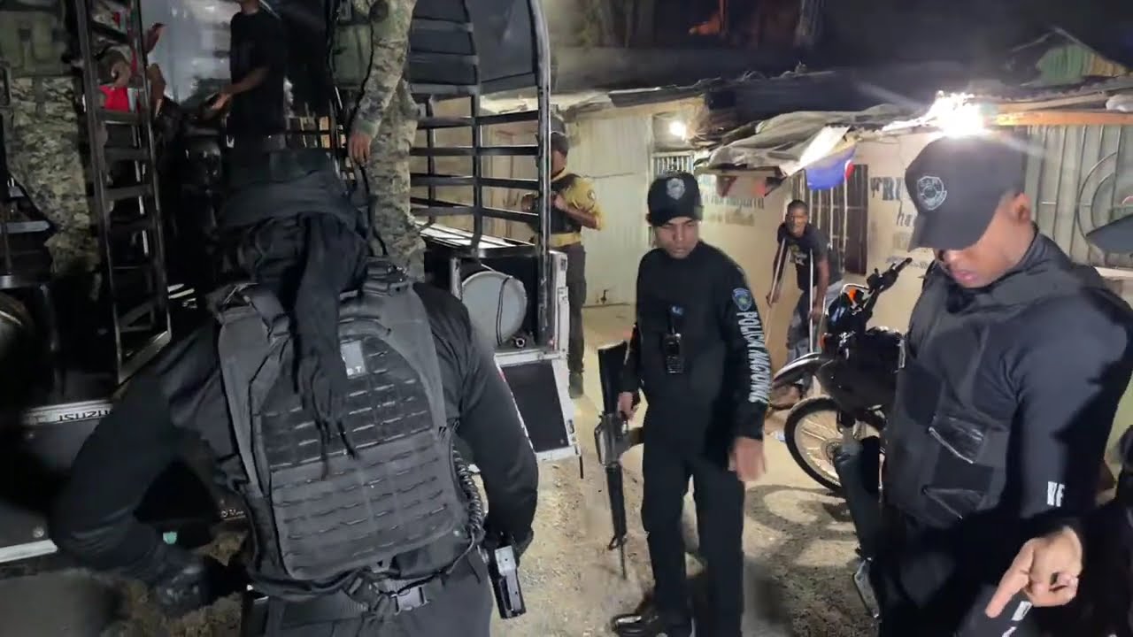 OPERATIVO  DE LA POLICIA EN SAN FRANCISCO DE MACORIS