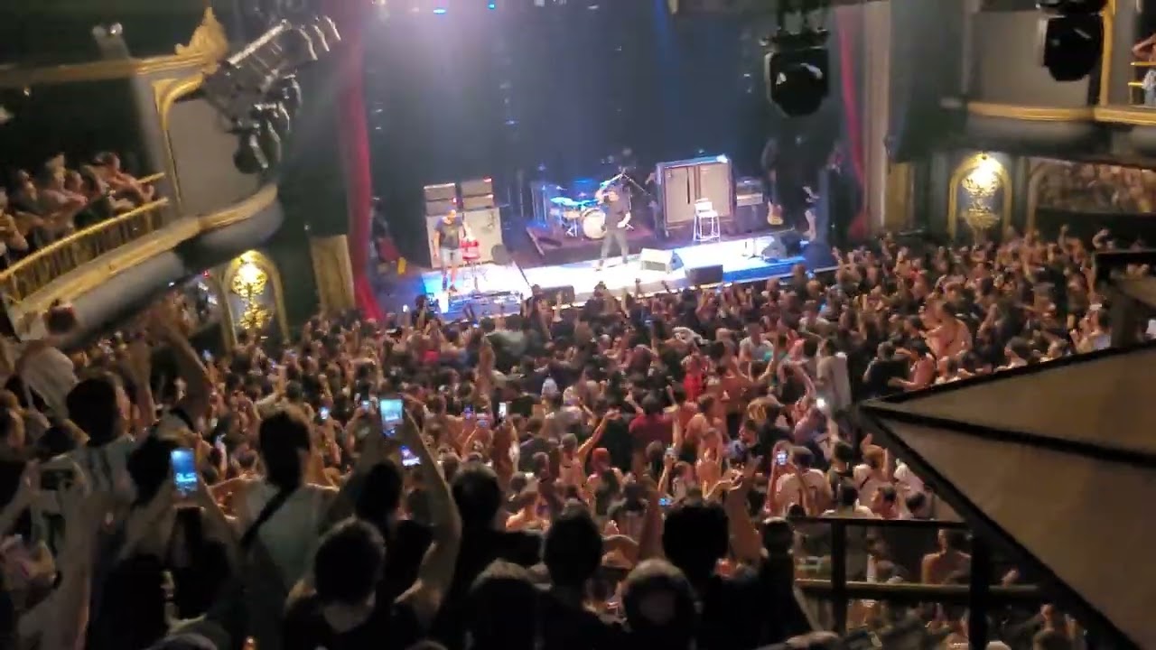 Muchacho, Teatro de Flores, DIVIDIDOS