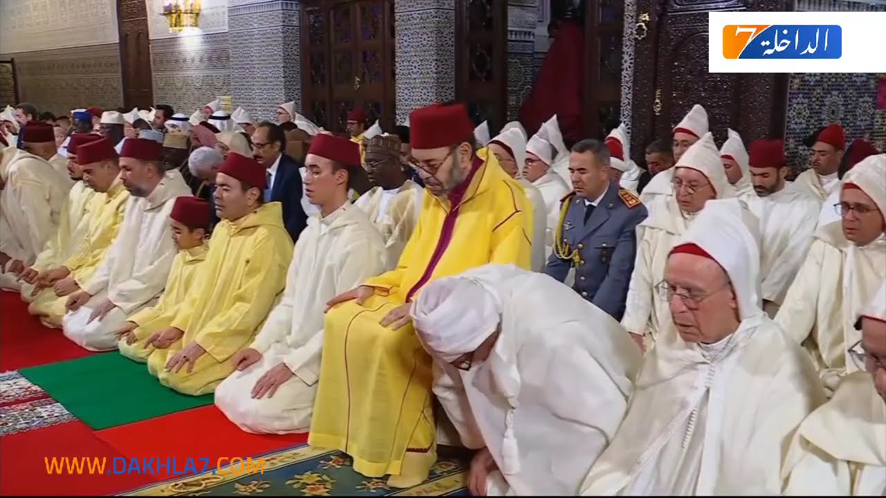 العيون الكوشي يصلي بالملك ليلة القدر بالقصر الملكي