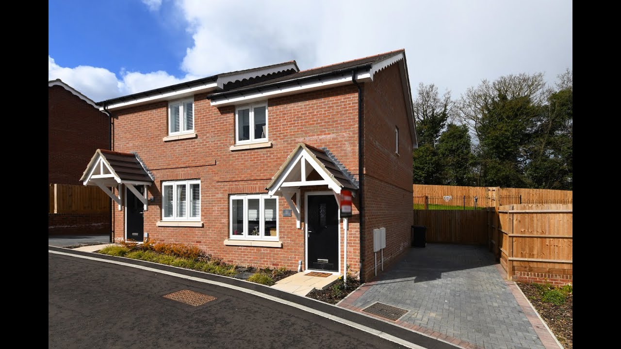 King Charles Drive, Stansted - 2 Bedroom Semi Detached House To Rent - Emerge Property Services UK