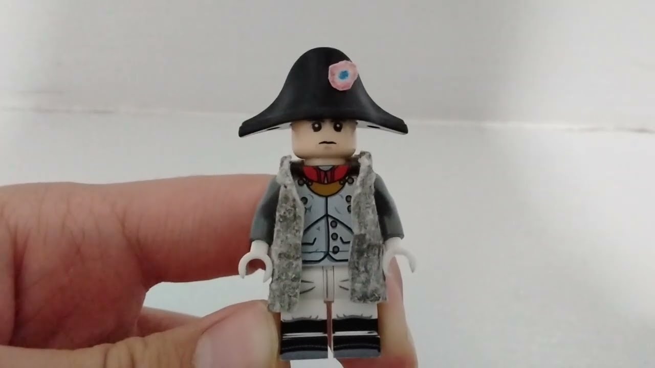 How to make a lego Napoleon minifig
