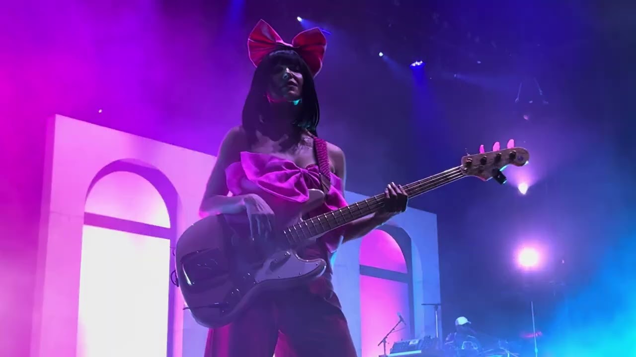 Khruangbin Zionsville live at the Woodlands Pavilion Houston, TX. 04/12/25.