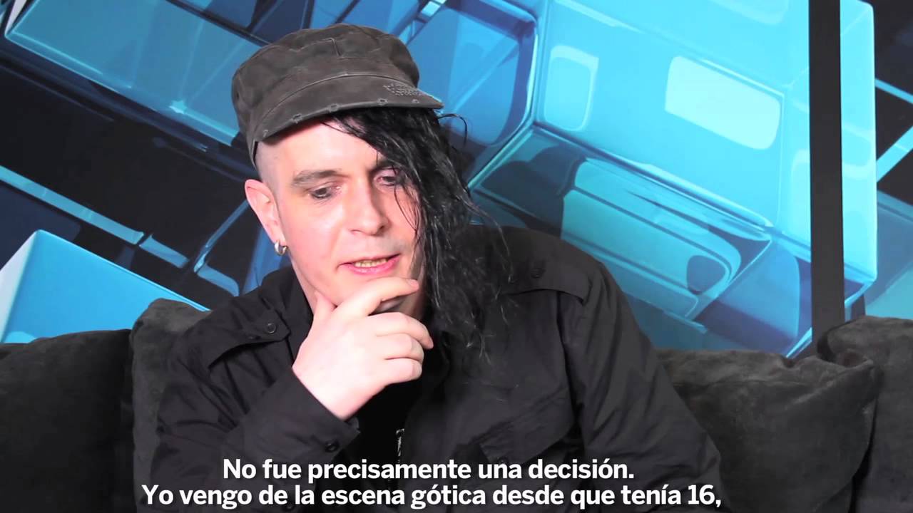 Peter Spilles vocalista de Project Pitchfork de visita en la redacción de Más por Más.