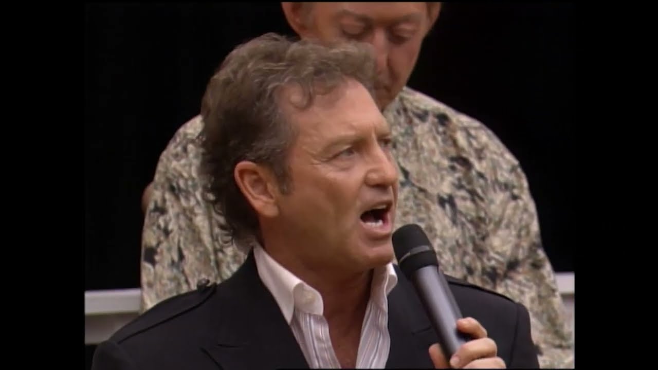 Larry Gatlin sings 