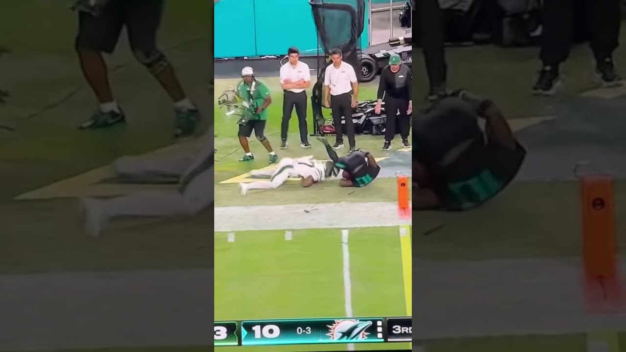 Tyreek Hills gets leg broken 