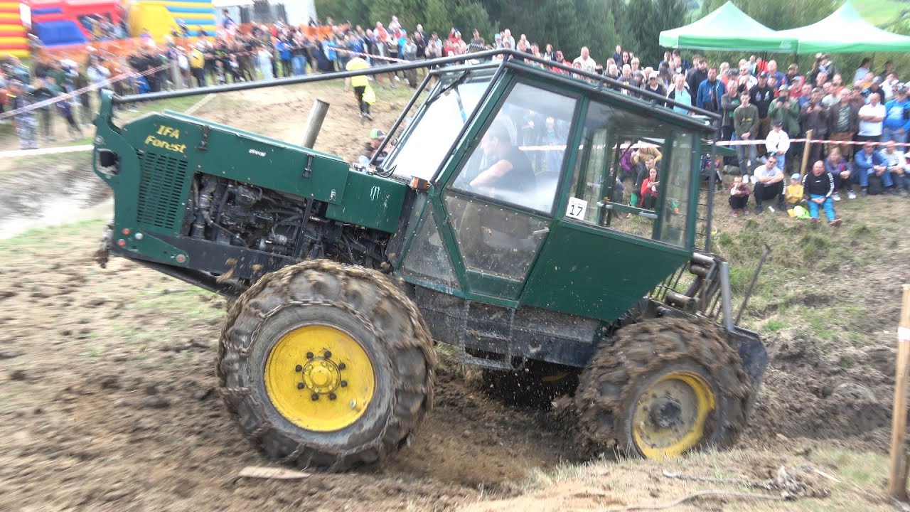Z&aacute;zrivsk&yacute; difer&aacute;k 2025 - s&uacute;ťaž traktorov Z&aacute;zriv&aacute; /Tractor show/ Zetor John Deere LKT 81