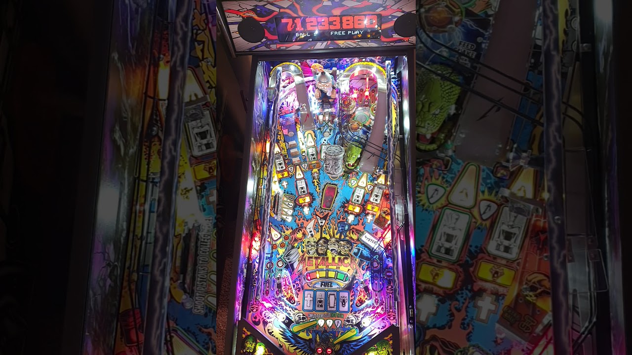 Stern Metallica Premium Pinball Machine