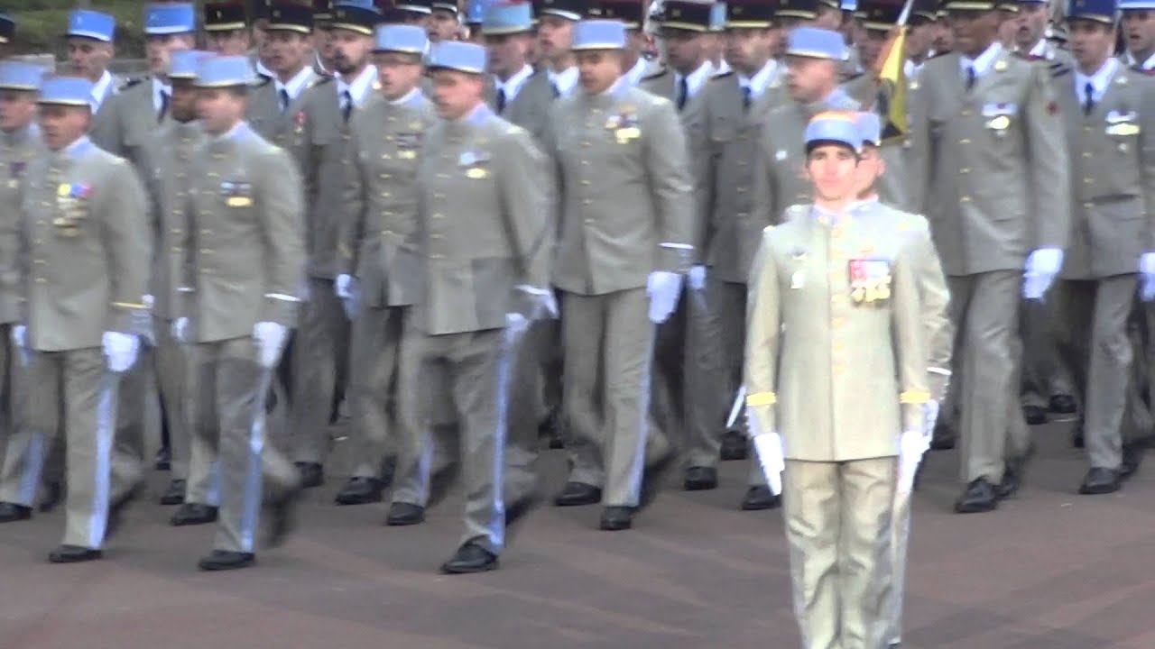 ENSOA Saint Maixent remise galons 308 ème promo arrivée du bataillon sur la place d'armes