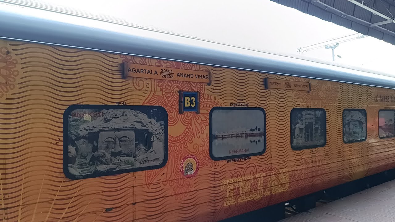 Agartala Tejas Rajdhani Express arrival at Bhagalpur Jn Tajas Rajdhani Express