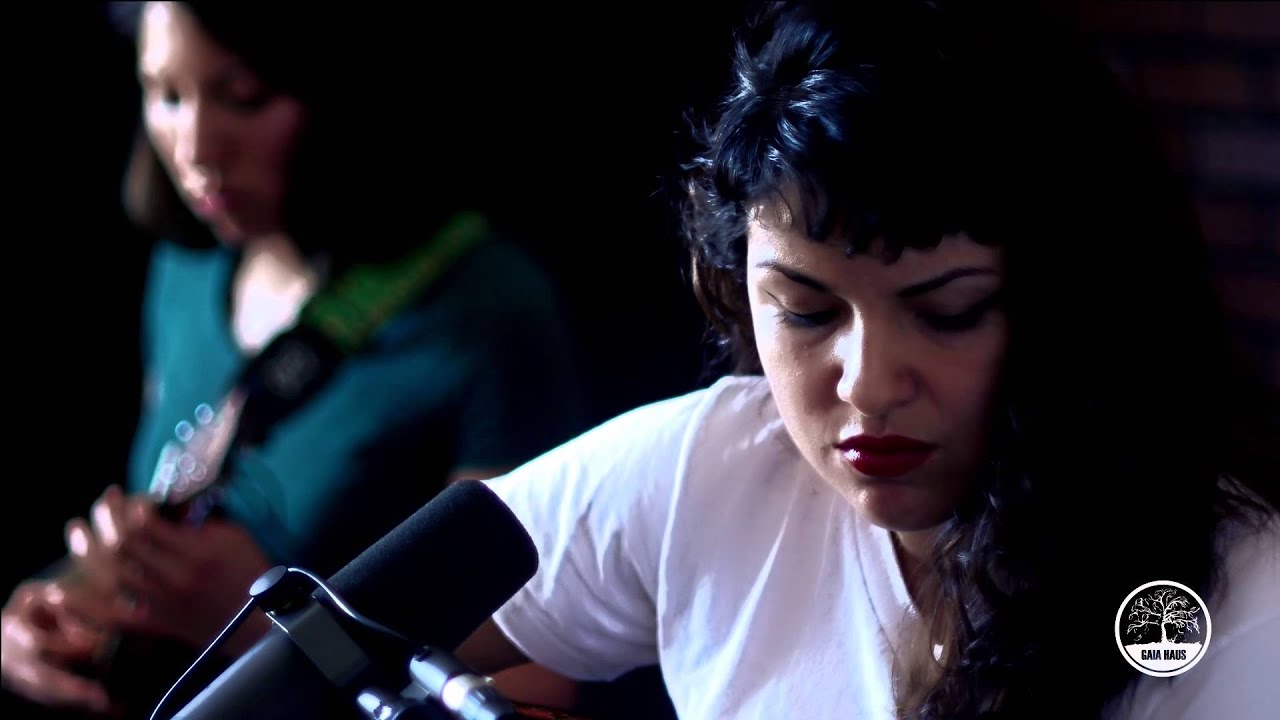 Irene Diaz - This Cannot Be (Live at The Gaia Haus)