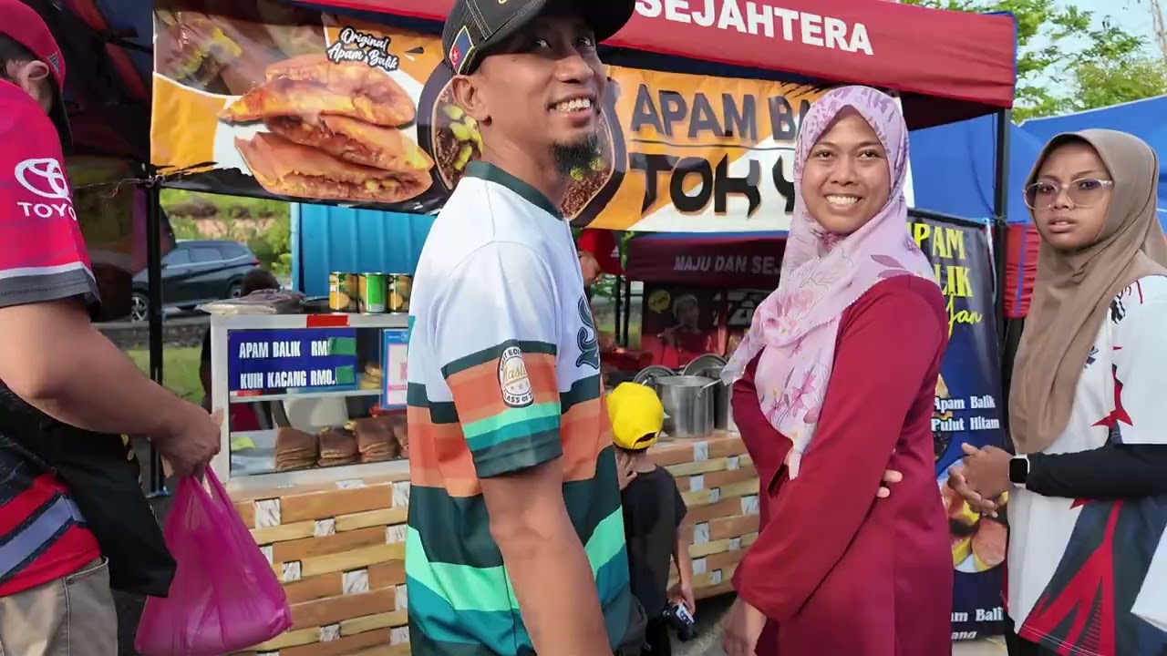 Ngabuburit di bazar ramadhan Malaysia luar biasa