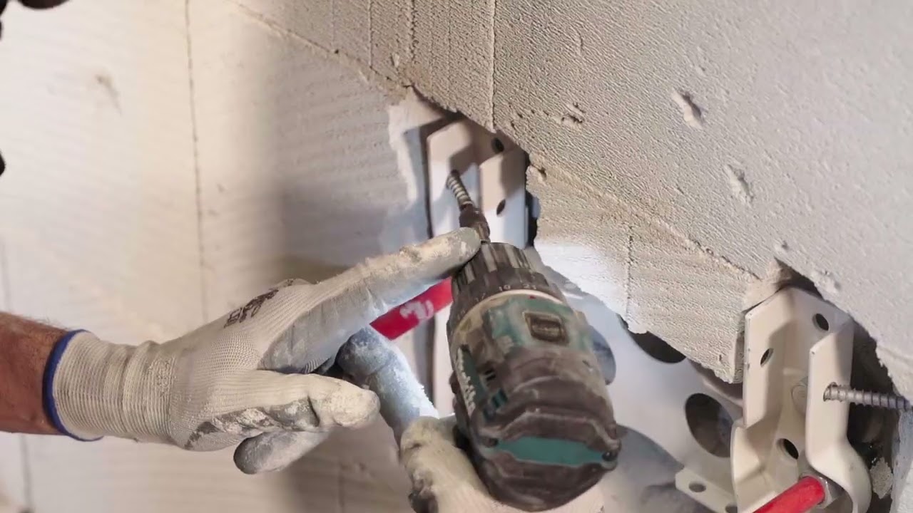 Installazione del telaio per sanitari sospesi su parete in calcestruzzo aerato autoclavato