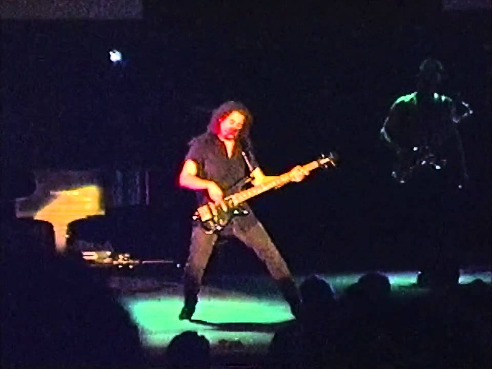 19. Disconnected [Queensrÿche - Live in Wantagh 1995/07/18]