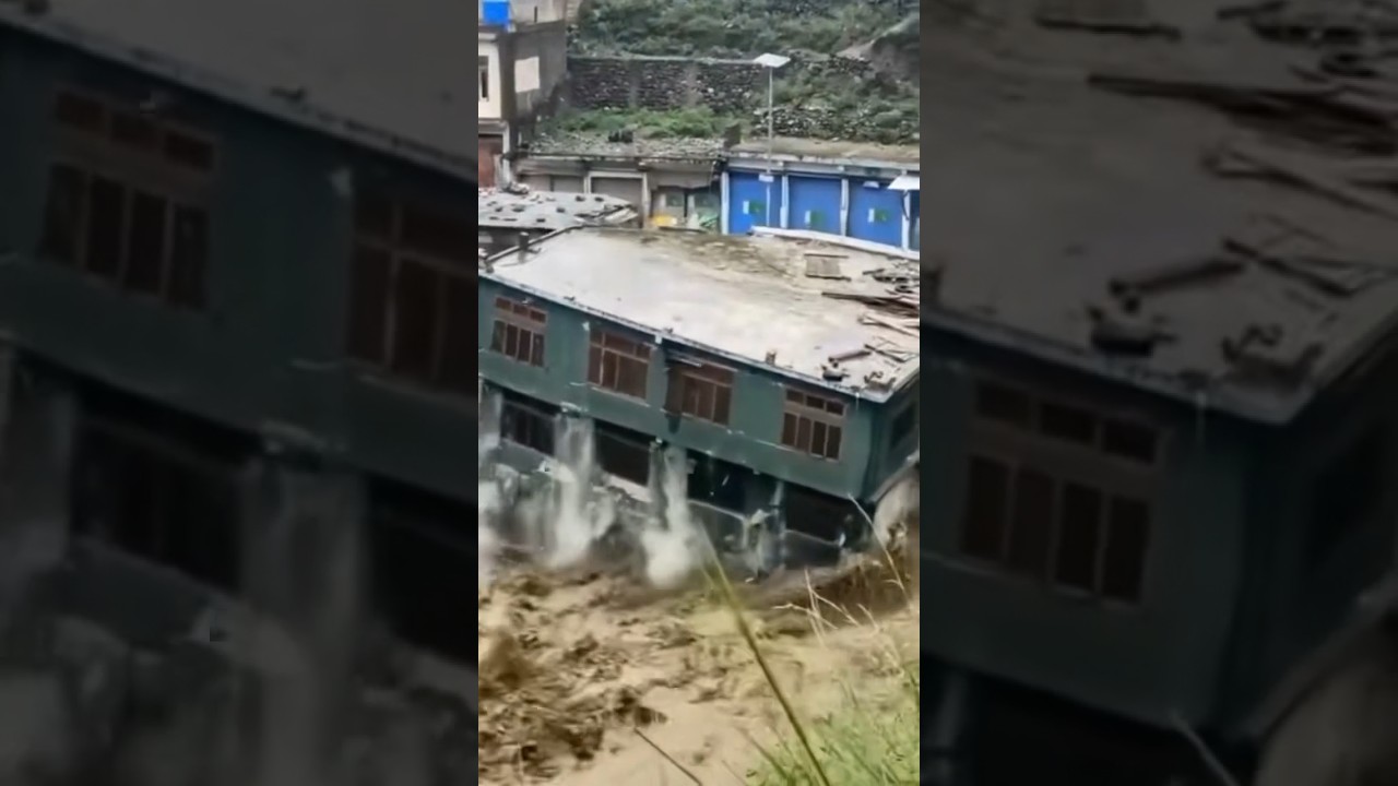 🌊 Extreme Flood Destruction Caught on Camera!#flood#rainstorm#shorts