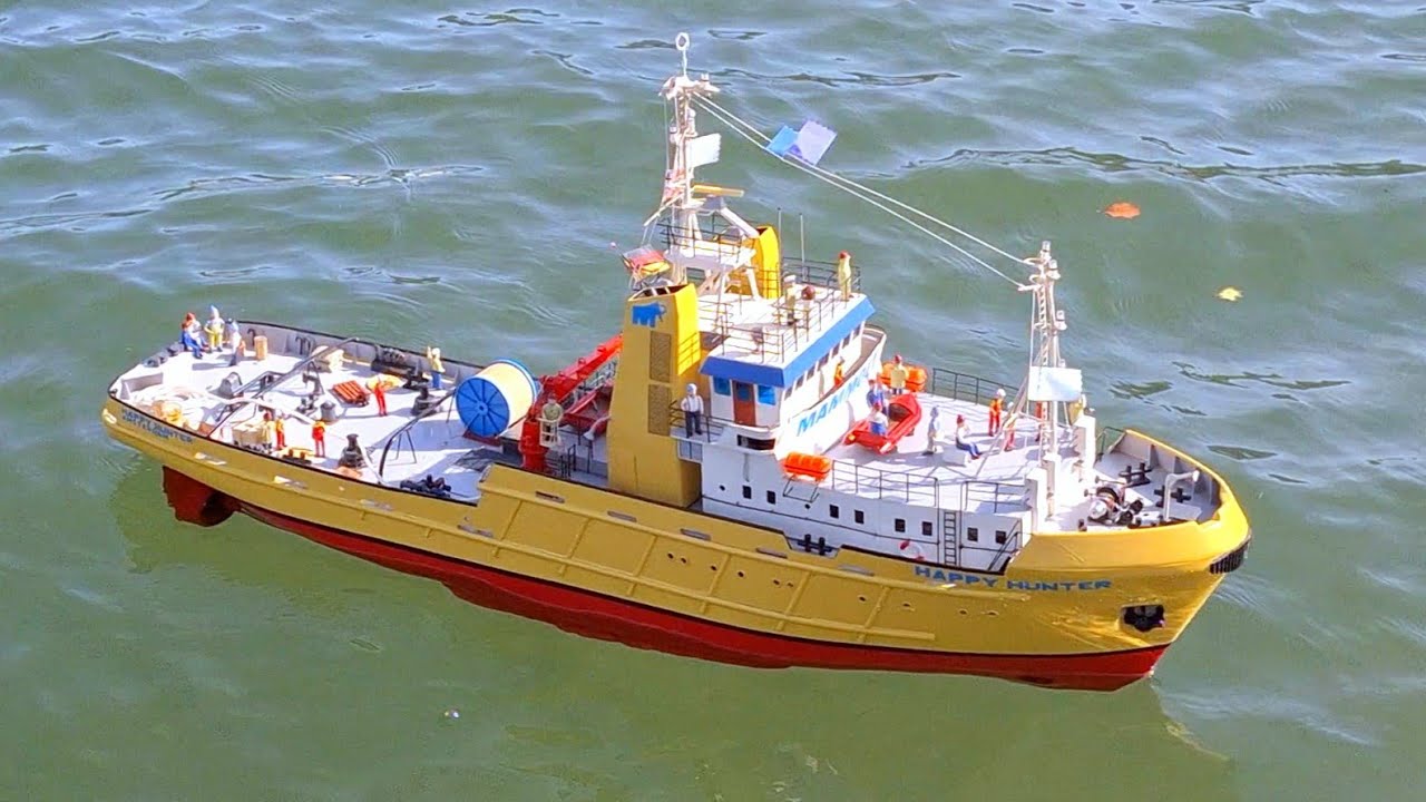 RC Modellboot Hochseeschlepper HAPPY HUNTER in kabbeliger See