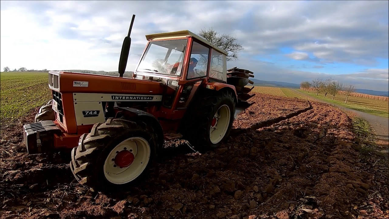 Ihc 744 mit 3 Schar Ventzki am Pflügen!    Sound/Rauchzeichen/Case-IH//plowing