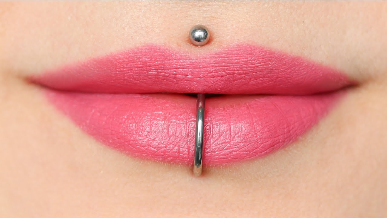 Przekłucie wargi ★ Lip piercing ★ Red Lipstick Monster ★
