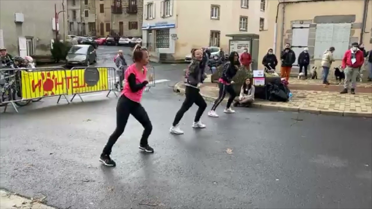 Démonstration de Zumba, par le G'HAUT ALLIER MOOV, Téléthon 2021 Langeac