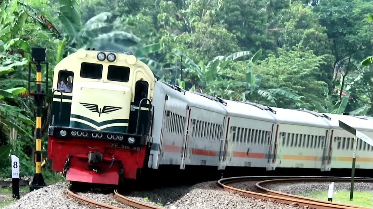 Kesibukan Kereta Api di Percabangan Kroya. Memantau KA Argo Wilis & Argo Semeru