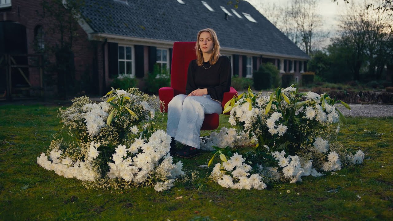 Nienke Leone - Huilen In De Bioscoop (Official Video)