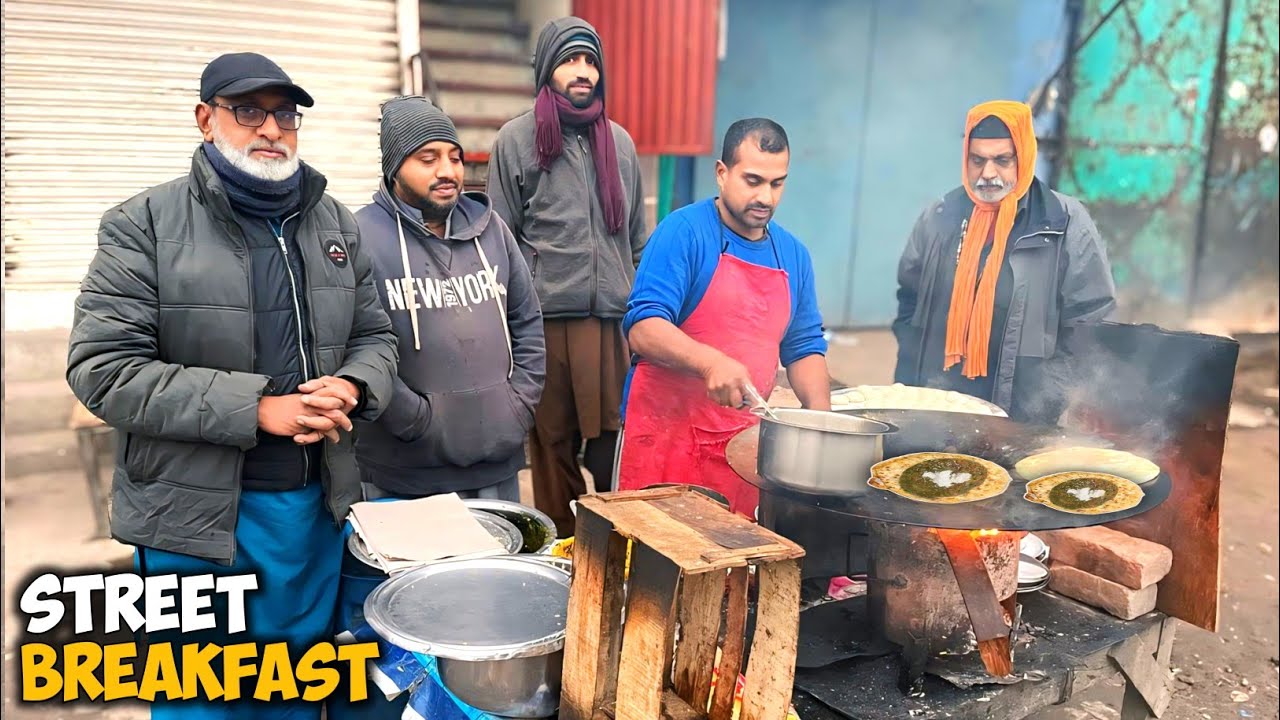 60/- Rs Roadside Low Budget Desi BREAKFAST - Amir Saag Aloo Paratha - Lahore Food Street