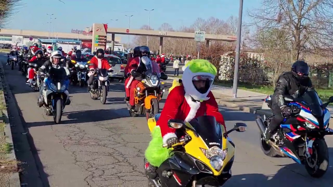 La ronde des pères Noël a moulins sur allier 🏍🏍🏍