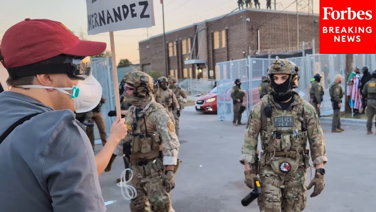 RAW VIDEO: Protestors Demonstrate Outside Broadview, Illinois, ICE Facility