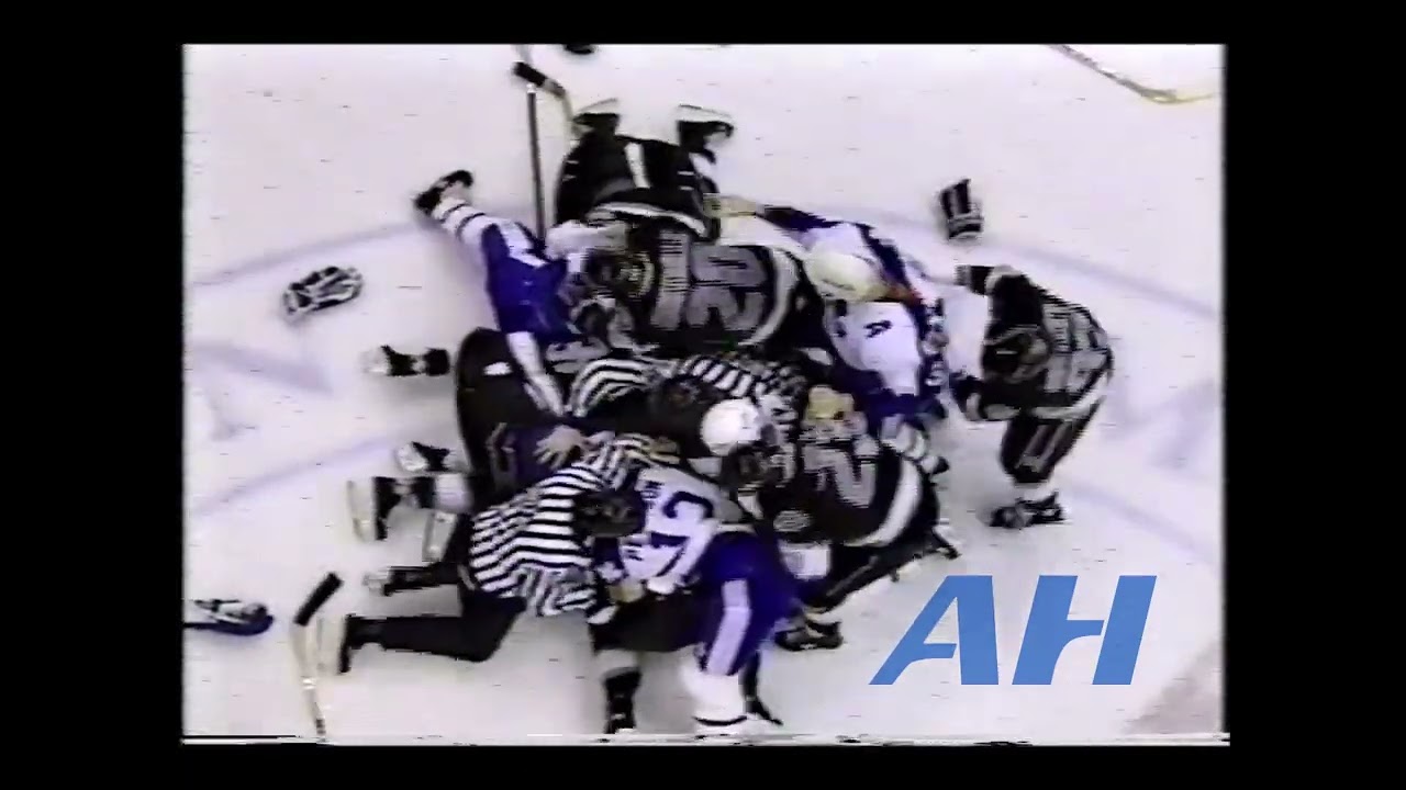 NHL Mar. 9, 1992 Los Angeles Kings v Toronto Maple Leafs (R) Marty McSorley v Rob Pearson