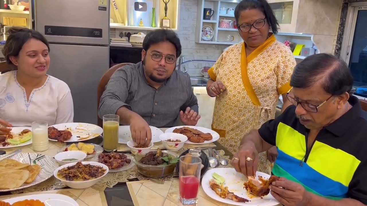 সকলকে পবিত্র রমজান ও ঈদের শুভেচ্ছা🌹আমাদের বাড়িতে ইফতার করলাম,বাবা অনেক কিছু রান্না করলো আজ🍗🥩🍉🧋