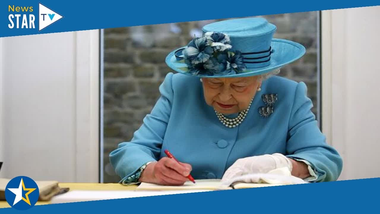 Poll shows three in four desperate to read Queen Elizabeth II&rsquo;s diaries