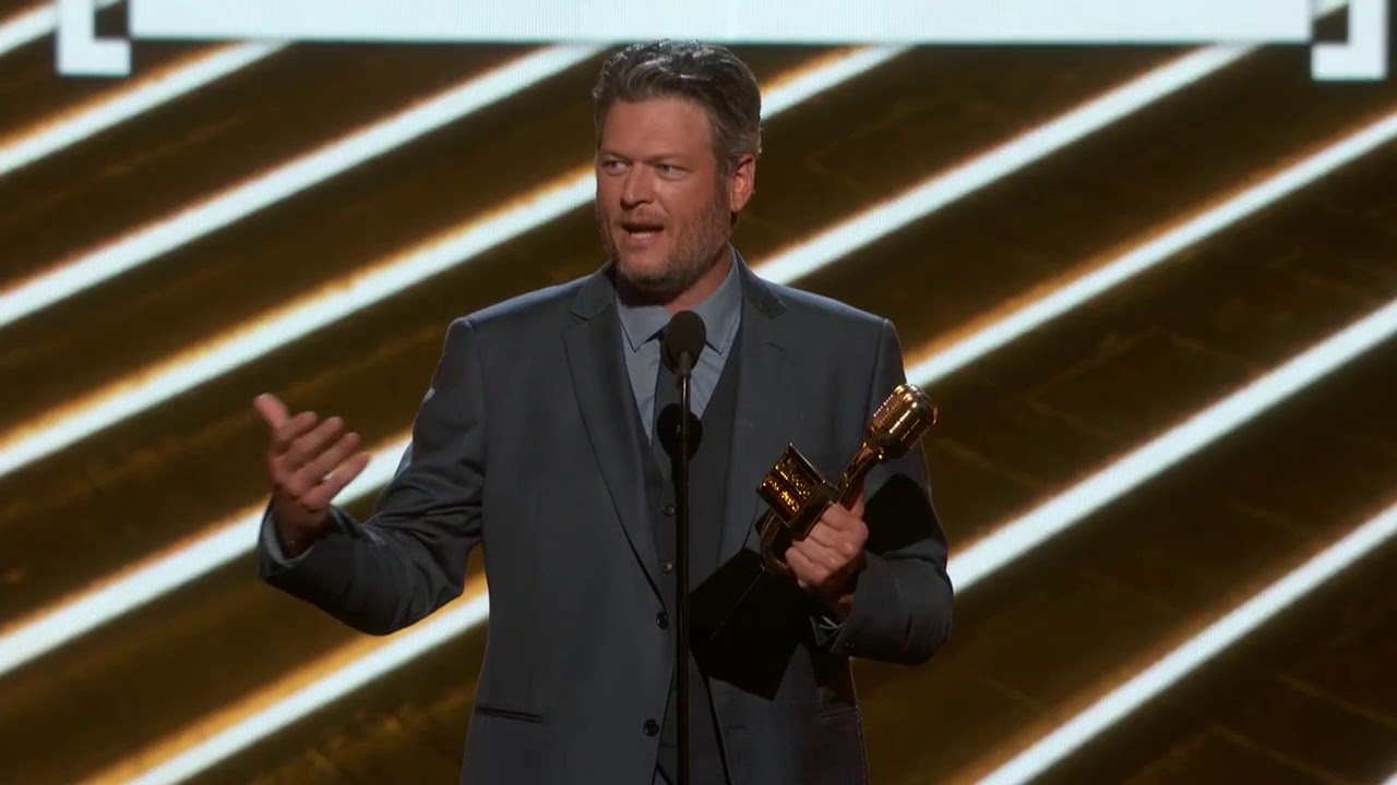 Blake Shelton Wins Top Country Artist - BBMA 2017