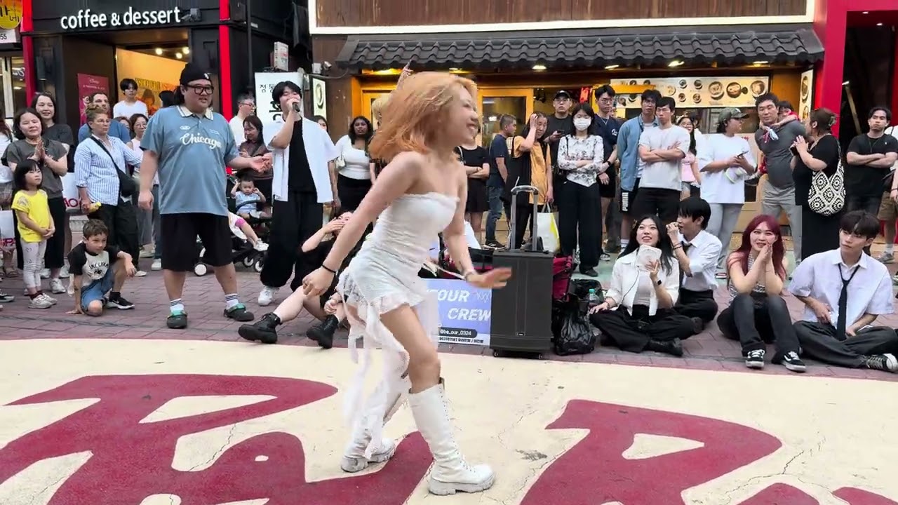 HONGDAE K-POP SOLO BUSKING (BEOUR CREW) - [Hwasa] Maria (2)