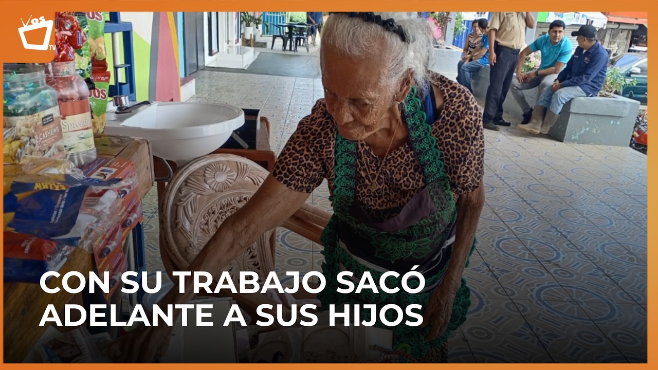 Doña Juana, la comerciante de 87 años con más de tres décadas trabajando en el Roberto Huembes