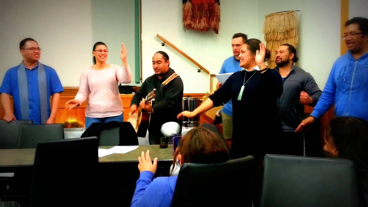 HE WAIATA KAI - Kua tinga te ngārara, nā Paraone Gloyne i tito mai.