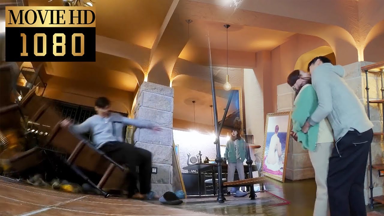 💗Too rough! The two were making out and smashed a whole house of collections. | 大约是爱 About is Love