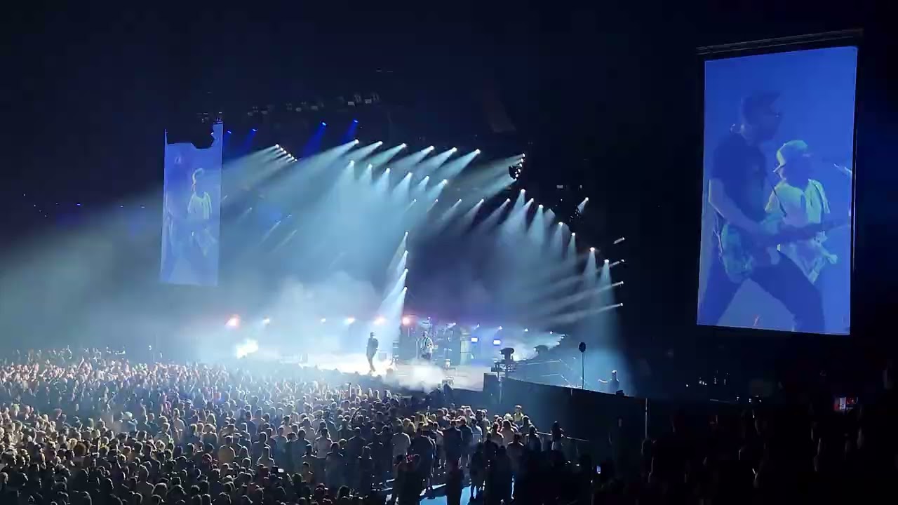 Blink-182 - Anthem Pt. 3 LIVE DEBUT (Perth, Australia - Feb 8)