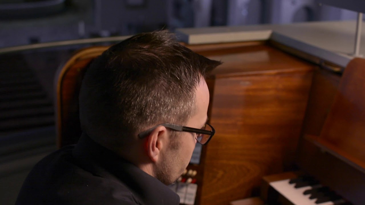 Tomi Satomaa plays Arvo Pärt (1935-) Pari Intervallo