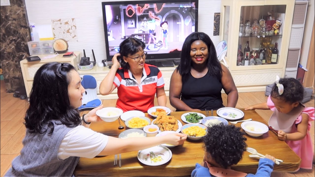 OUR FIRST BIG THANKSGIVING!🦃 TRYING REAL SOUL FOOD!