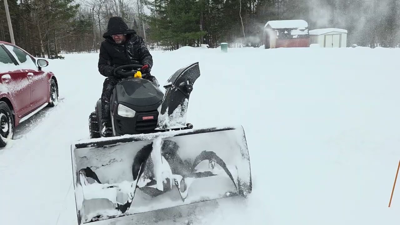 Snowblowing about 4 inches, 10 centimeters of snow. Belt slipping still. #bercomac #craftsman 