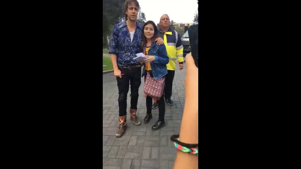 Julian Casablancas Reacciona a su fotomontaje de Jesús - Lima, Perú