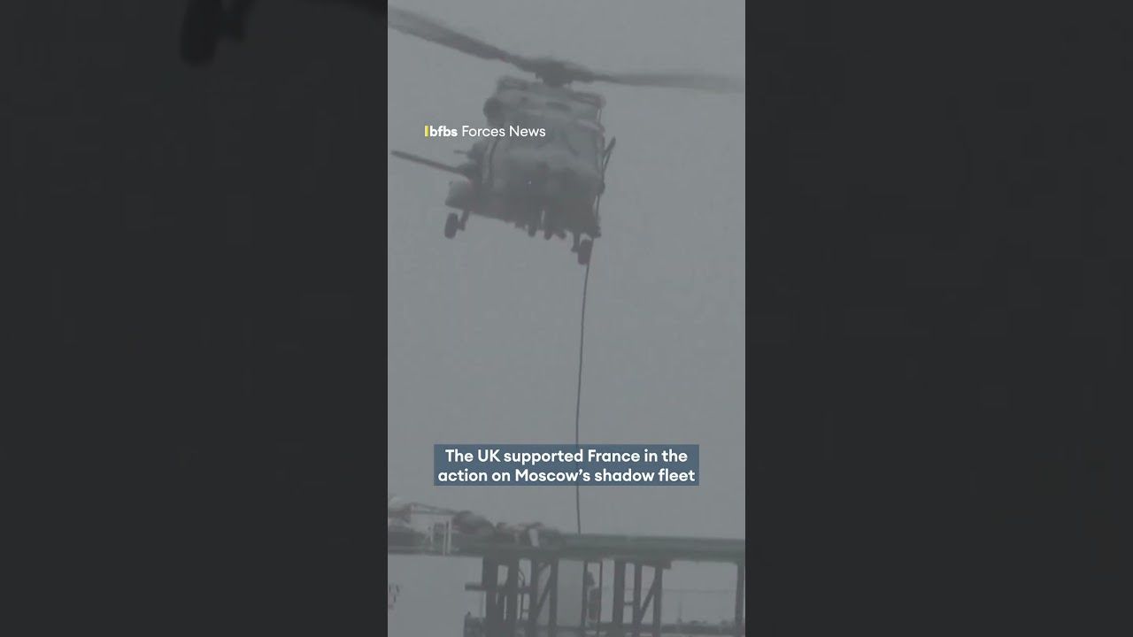 UK aids French boarding of Russian oil tanker🚁