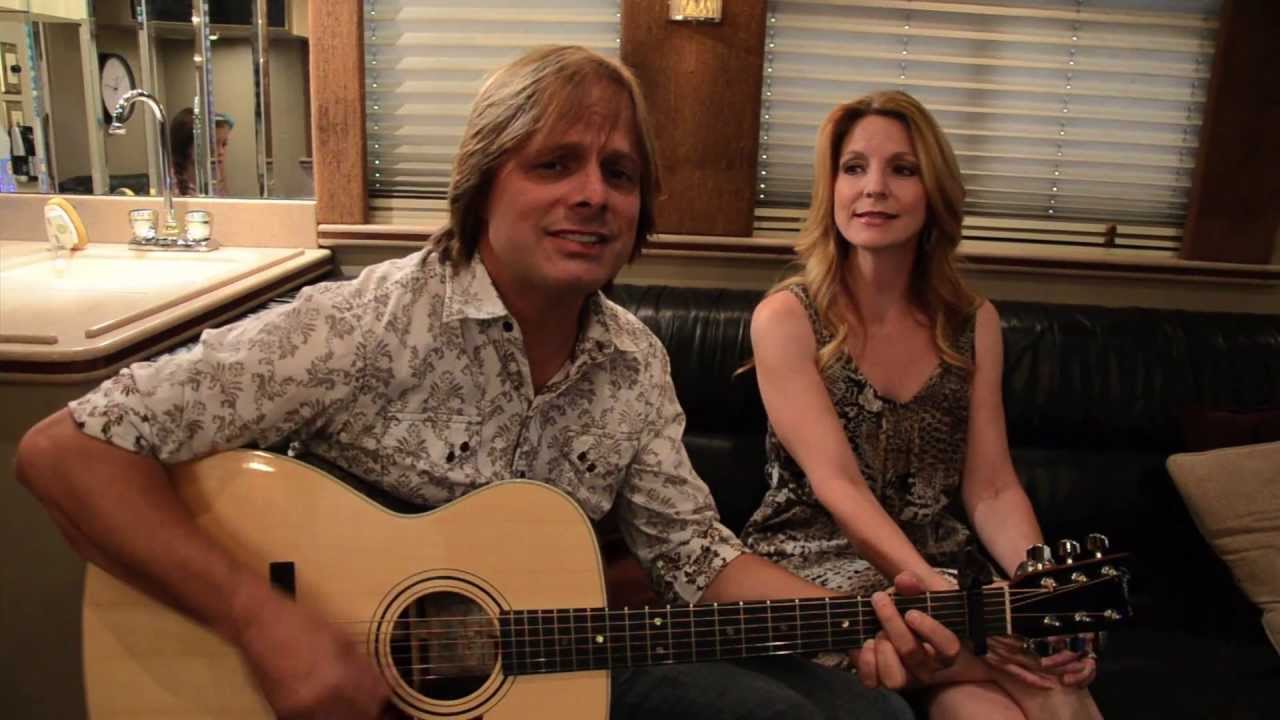 The Roys "Another Minute" | 30-Minute Music Hour: On the Road