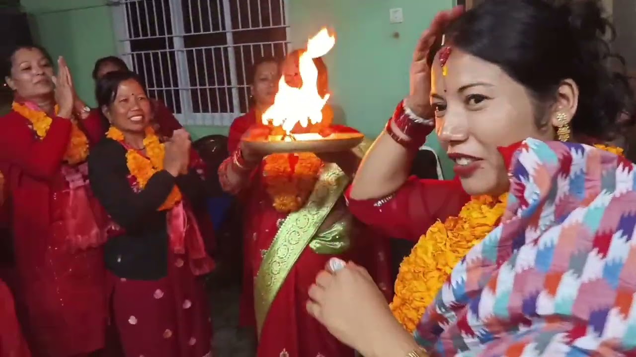 चण्डेश्वरी भजन मण्डल को बार्षिक कार्यक्रम को सन्ध्या आरती मा सक्रिय हुँदै भक्त जन हरु 