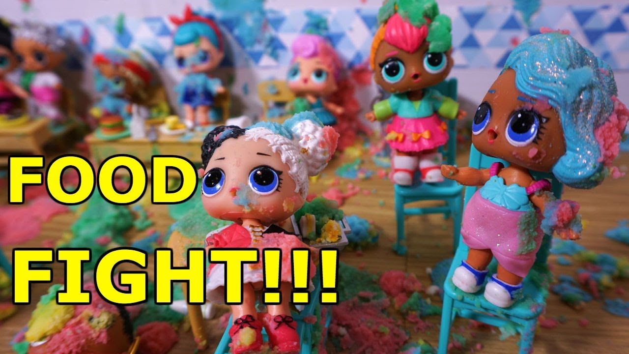 LOL SURPRISE DOLLS Cafeteria Food Fight!