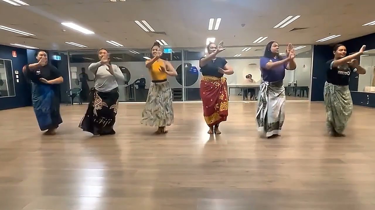 Haele Ki Pilitania by BLKB3RRY tau'olunga reflected moves