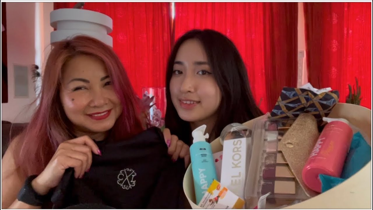 Asmr Clare’s unboxing her gift in Paris🎁