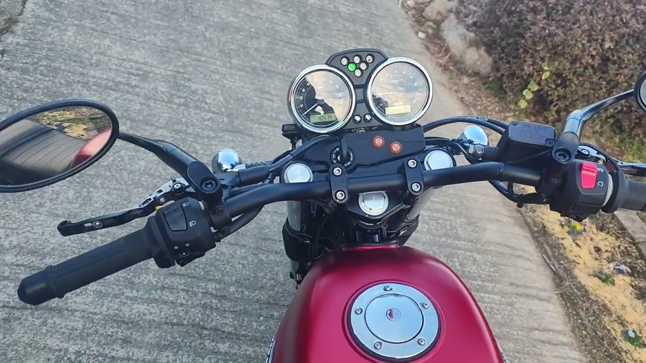 モト・グッツィ MOTO GUZZI V７Ⅱエンジン始動動画